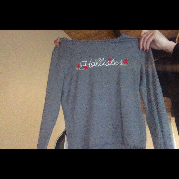 Super cute cropped grey hollister shirt - Picture 2 of 2